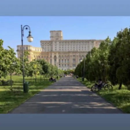 Situat Langa Palatul Parlamentului *