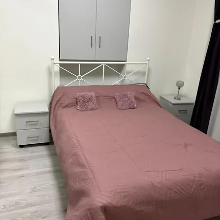 Situat Langa Palatul Parlamentului Apartmán *