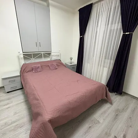 Situat Langa Palatul Parlamentului Apartmán *