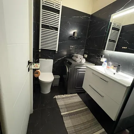 Situat Langa Palatul Parlamentului Apartmán