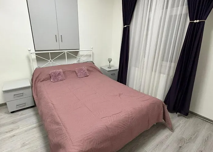 Situat Langa Palatul Parlamentului Apartman *