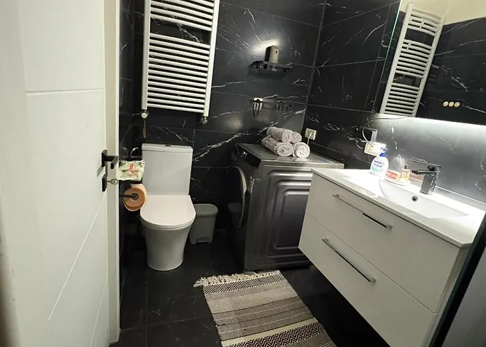 Situat Langa Palatul Parlamentului Apartamento