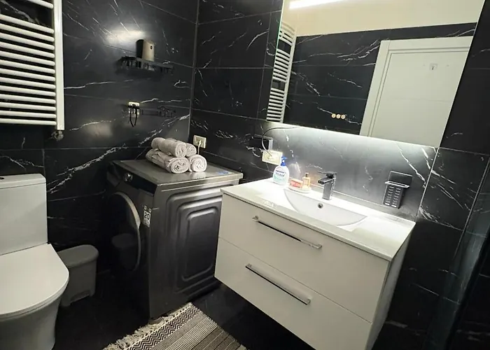 Situat Langa Palatul Parlamentului