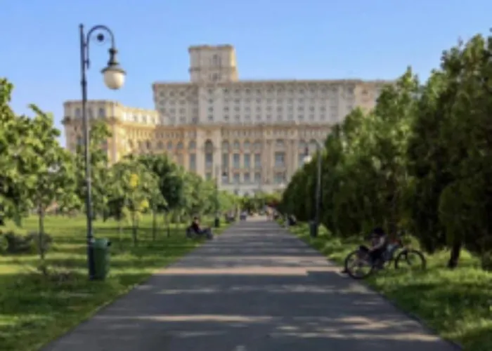Situat Langa Palatul Parlamentului *