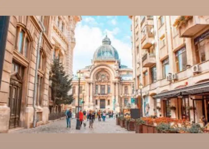 Situat Langa Palatul Parlamentului * Бухарест