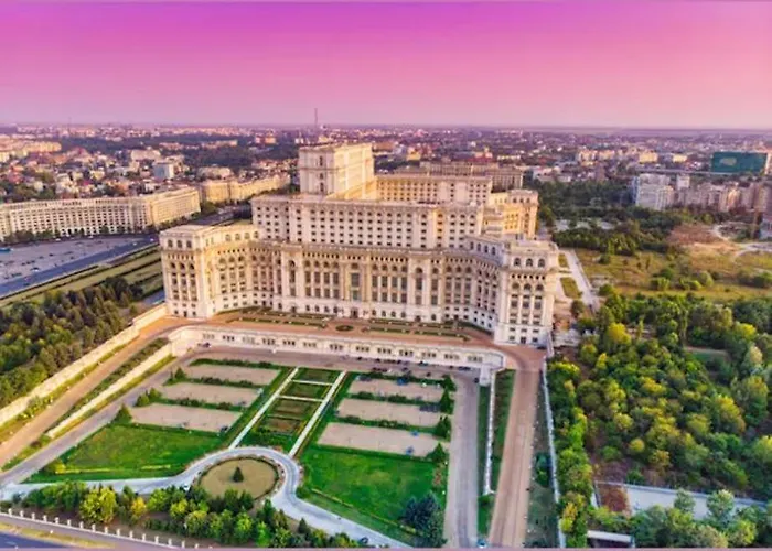 Situat Langa Palatul Parlamentului Daire Bükreş