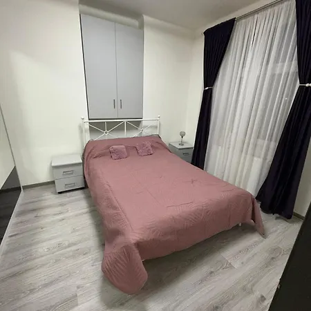 Situat Langa Palatul Parlamentului Apartament Bukareszt