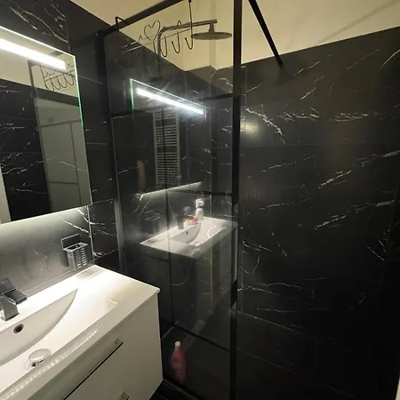 Situat Langa Palatul Parlamentului 부쿠레슈티