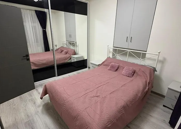 Situat Langa Palatul Parlamentului